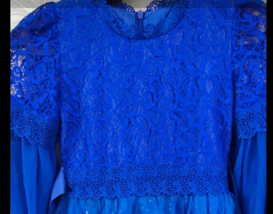 Красивое платье  дев. 8-12 лет