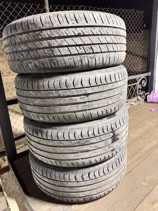 Срочно Продам летние шины 245/40/20