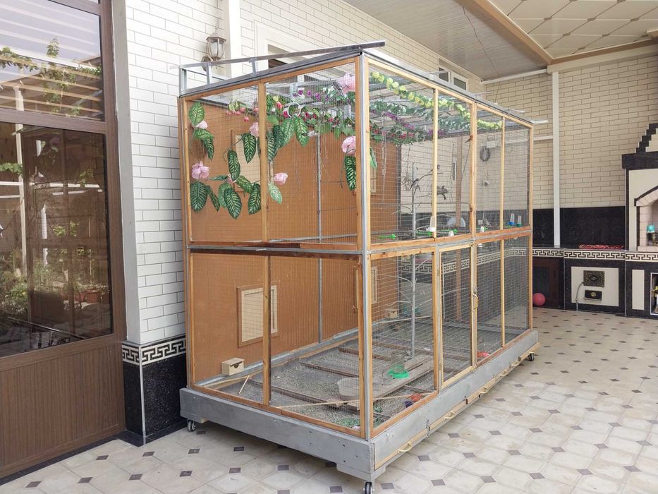 Большая клетка для птиц