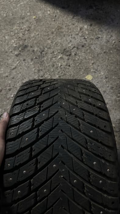 Продам комплект зимних шин R18