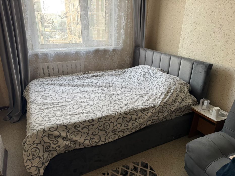 Кровать с матрасом
