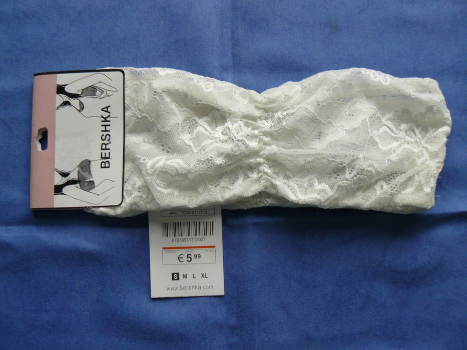 Bustiera BERSHKA Noua,Marime S,Culoare Alb spre crem