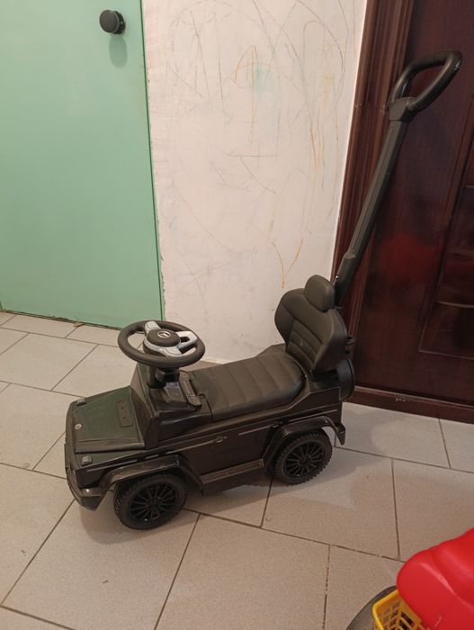 Детска кола за каране + дръжка за бутане