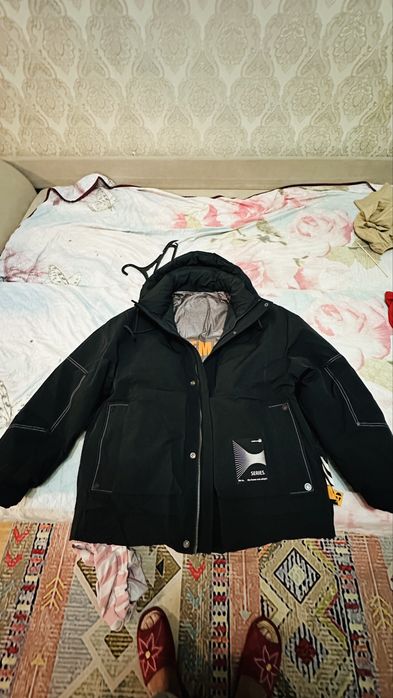 Продам куртку новую