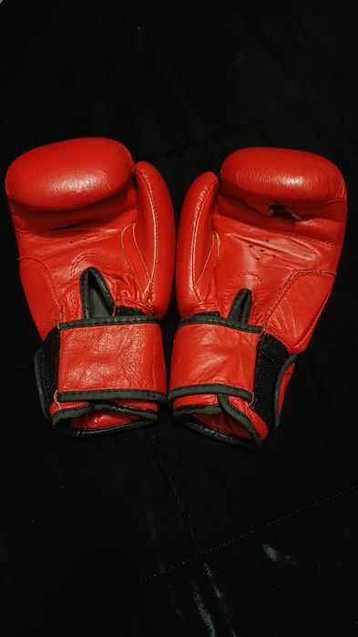 Продам перчатки боксерные