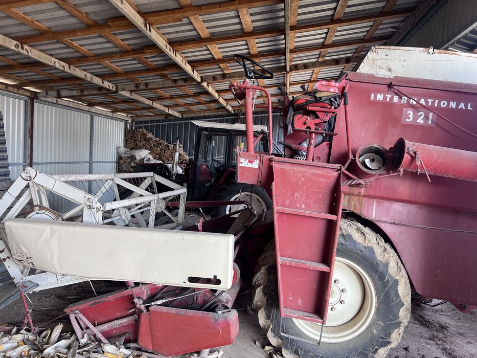Vand combina International 321, in stare de functionare