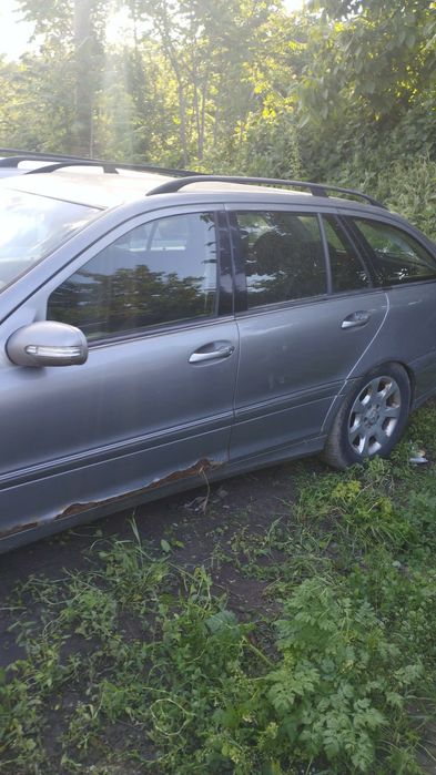 Мерцедес C220 2004 година