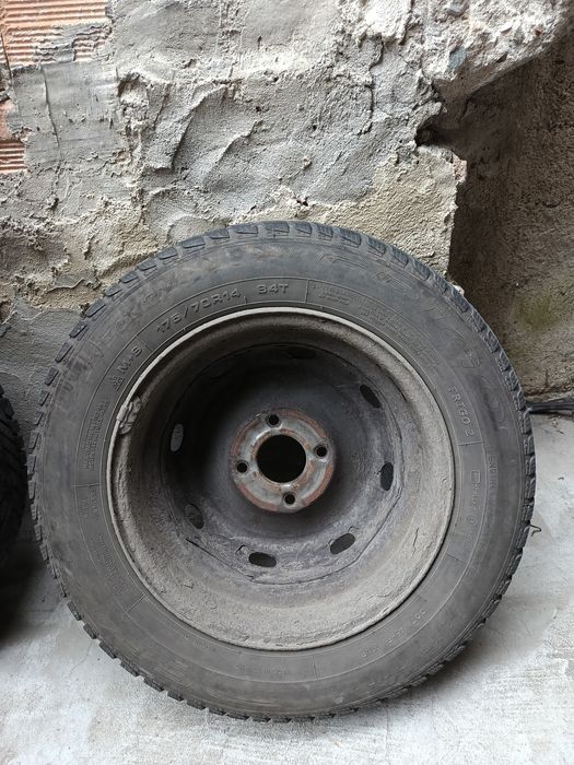 Гуми + джанти от пежо зимни 20 евро на гума