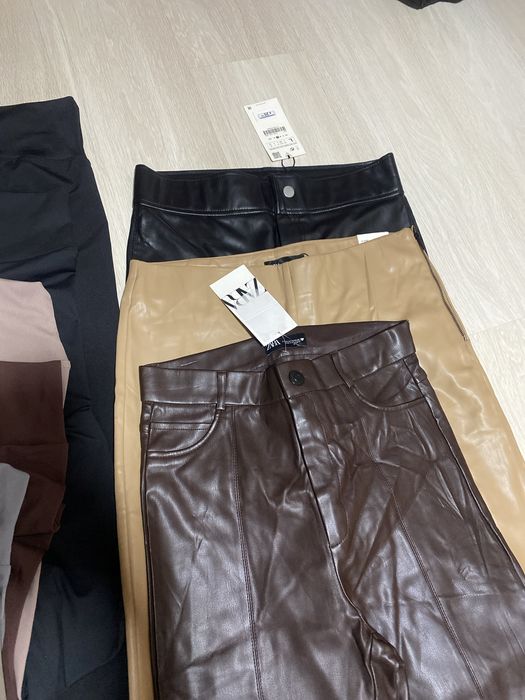 Pantaloni piele, colanti, esarfe