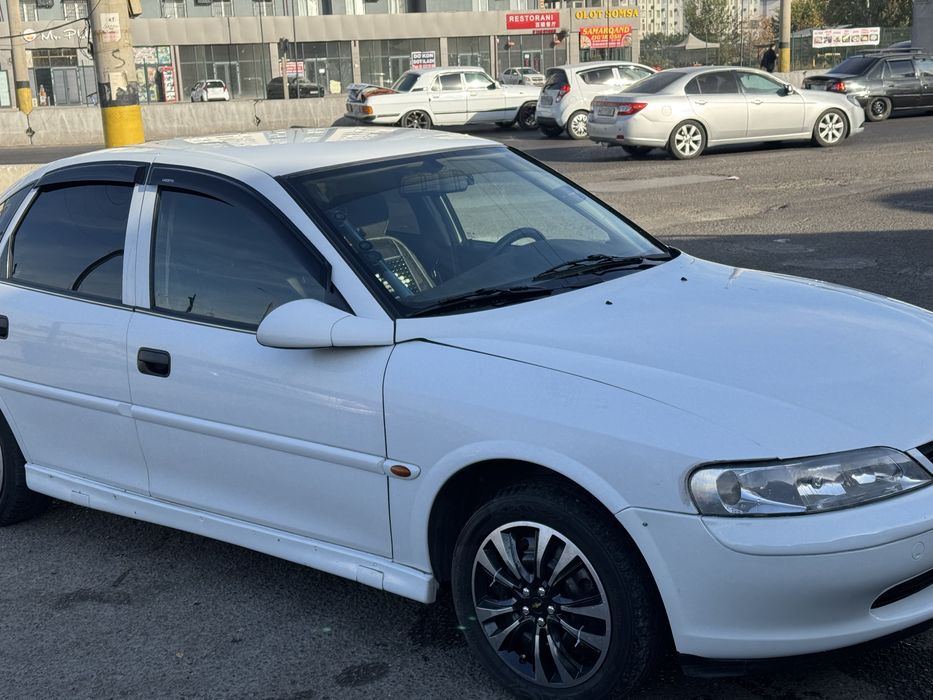 Opel vectra B sotiladi. Sosoyanee ortacha, signalizaciyasi bor.