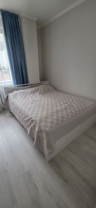 Кровать двуспальная с матрасом