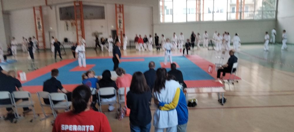 Bidoane de 20 l cu dop cu garnitura