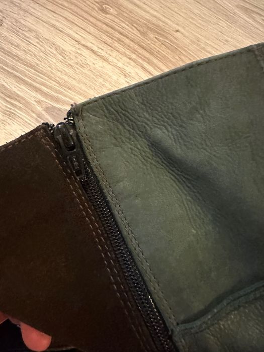 Бели оригинални кецове Converse  и Дамски ботуши естествено кожа