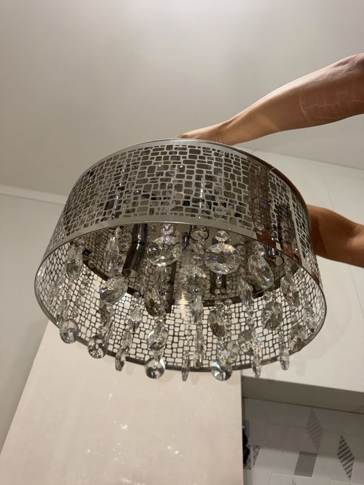 Срочно Продам люстру 5 патронов