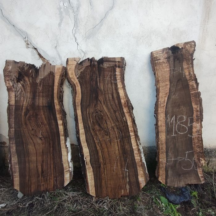 Плотове от вековен орех