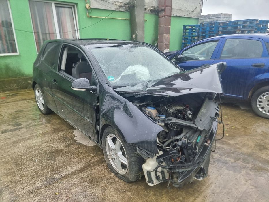 Centura siguranta spate 1k6857806n Volkswagen Golf 5 (2003 - 2009)