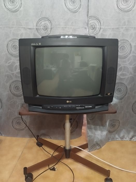 Телевизор б/у в хорошем состоянии