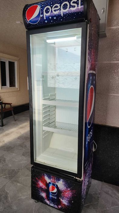 Продам витринный холодильник