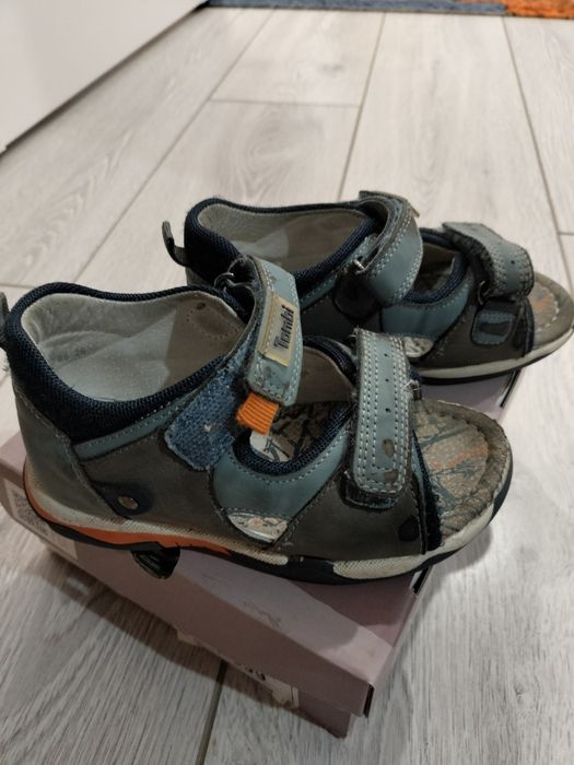 Продам детскую обувь