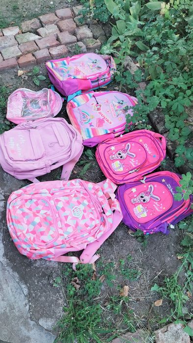 Trolere, genti de voiaj, de plaja,  rucsaci de munte, de școală