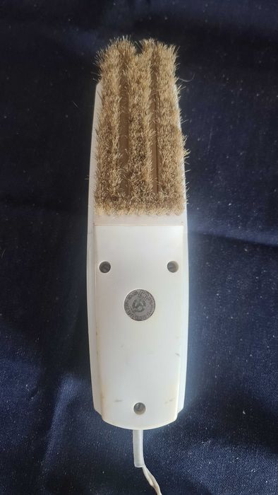 Продам электрощетку-пылесос "Ветерок- 3" СССР