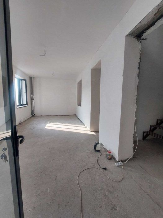 Киргилида ховли уй сотилади