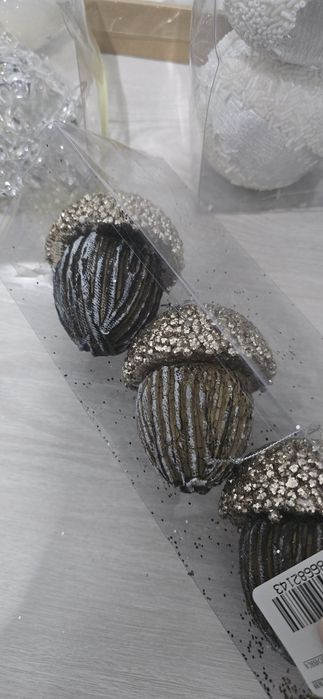 Продаются елочные игрушки желуди