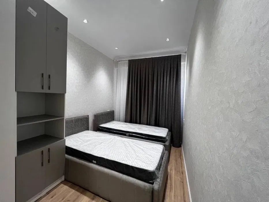 М.Ойбек!Сдается в аренду 3-х комнатная новая квартира