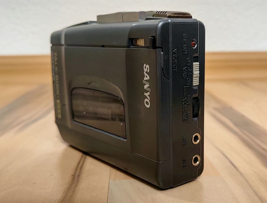 Casetofon portabil Sanyo Cassette player VAS retro vintage de colecție