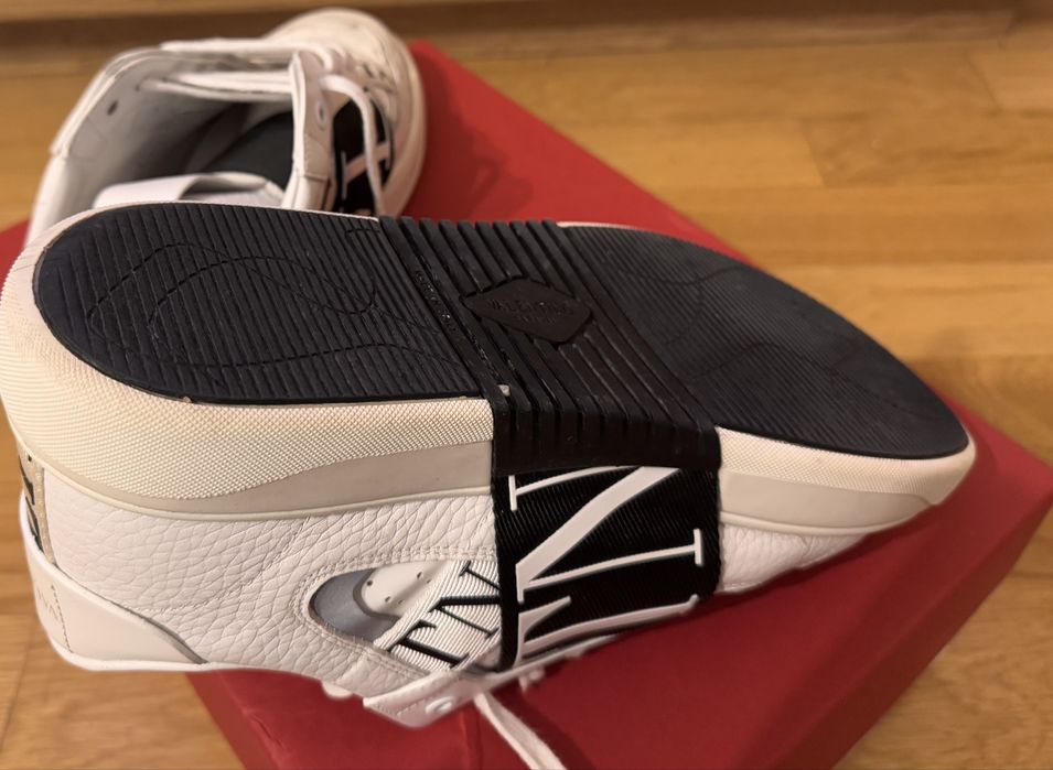 Sneakers Valentino Garavani originali – mărimea 40,5 – stare excelentă