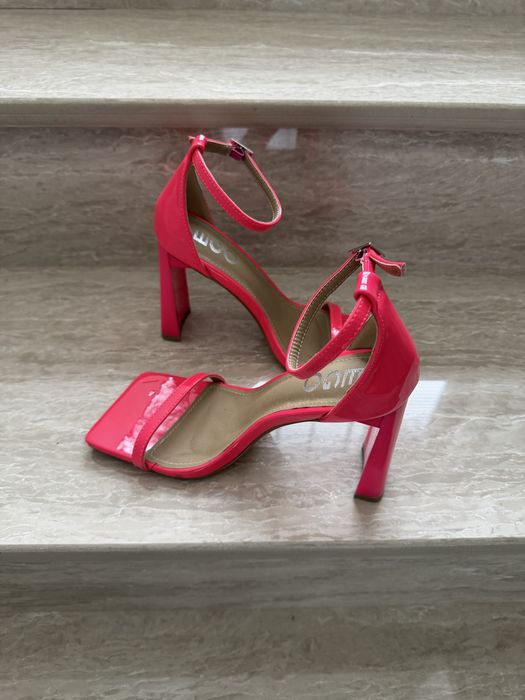 Дамски сандали с ток