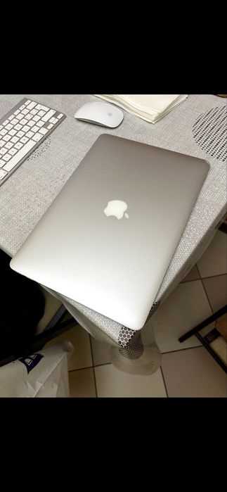 MakBook Air 13 inci .8giga ram.2014