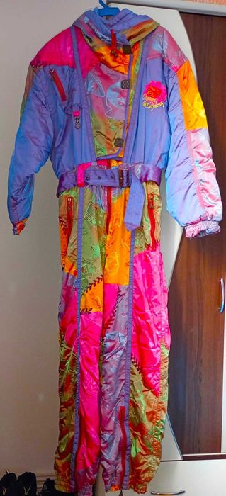Costum ski damă, deosebit, iesi în evidență, mărimea 36,