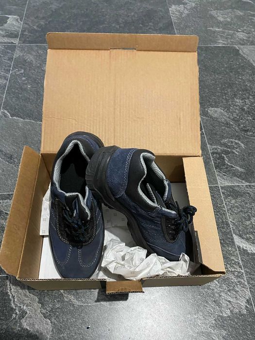 Bocanci cu protectie metalica