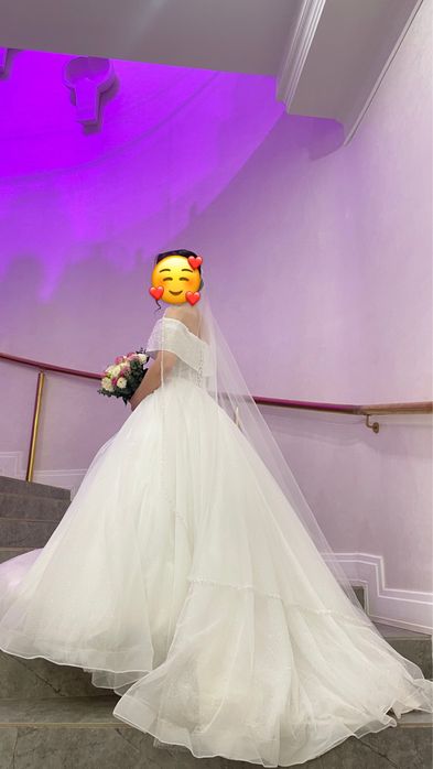 Той көйлегі сатылады .