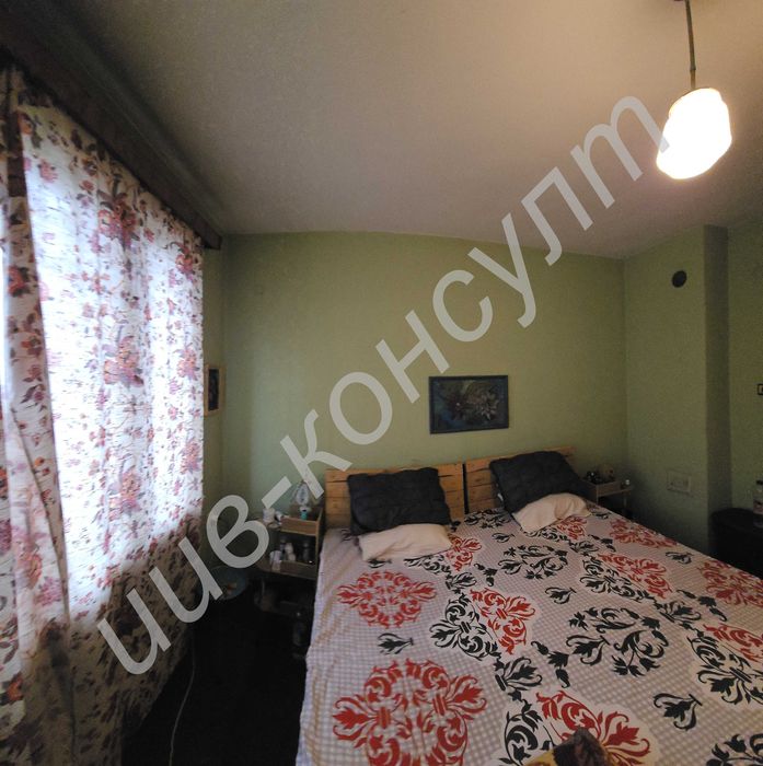 Тристаен апартамент с Гараж до Гимназия по САГ, гр. В. Търново