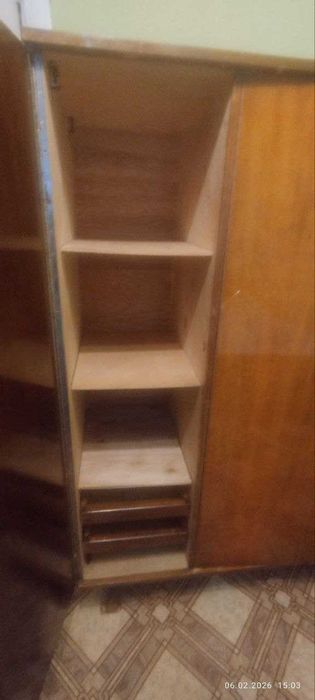 Отдам даром шкаф для одежды советский