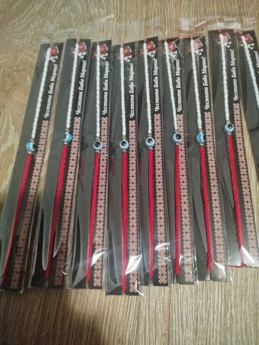 Мартеници на едро