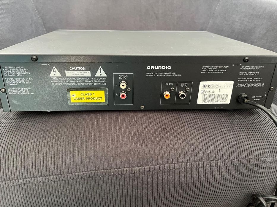 CD-player Grundig (intrare gama FineArts), functional, pentru pise.