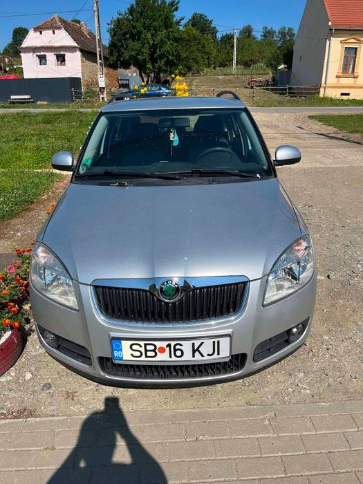 Vând scoda fabia 1.4 benzina