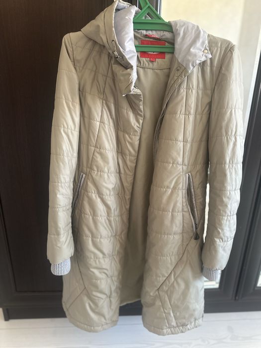 Продается демисезонная куртка.