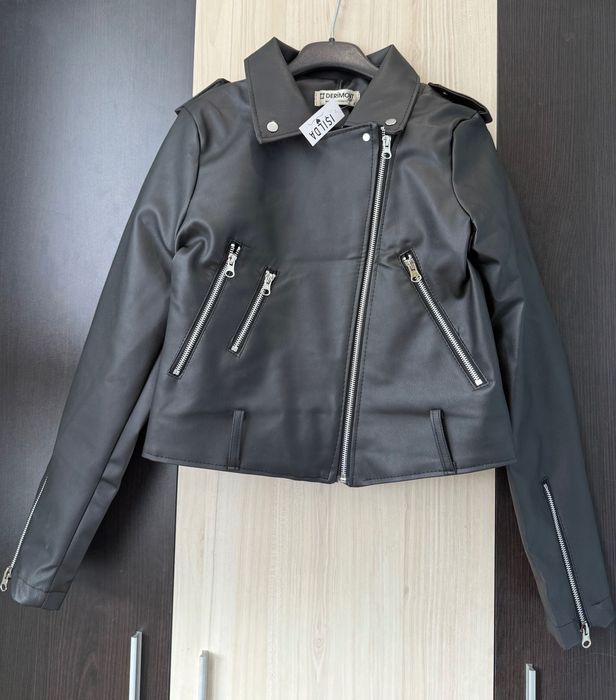 Кожено яке ,чисто ново ! Плащането е  при куриер с наложен платеж !