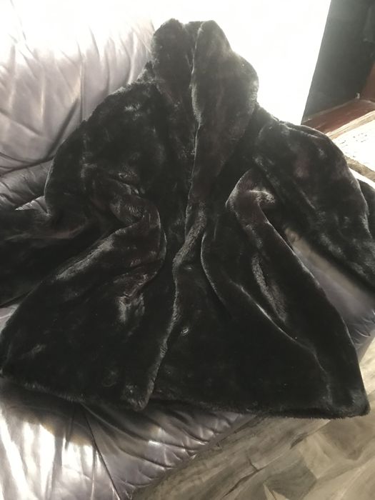 Blana culoare negru  marimea xxl  bust 115-120 cm ,aproape noua