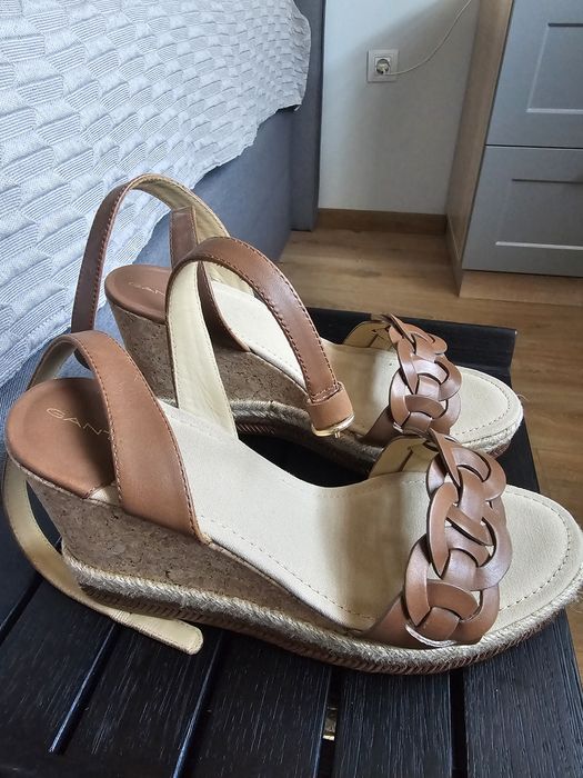 Нови сандали, чехли и еспадрили.- ТОММУ Jeans, GANT, DKNY, UGG, RL