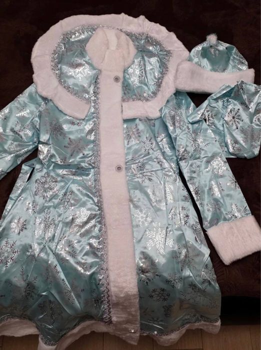 Продам костюм снегурочки