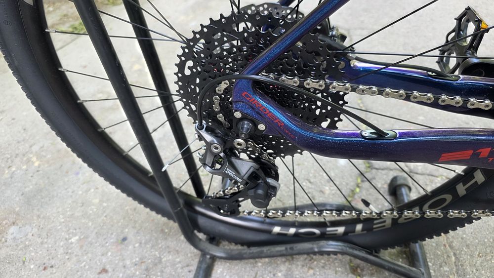 Карбоновый велосипед GIRDERCYCLE 27,5
Колеса 29, рама 17
В