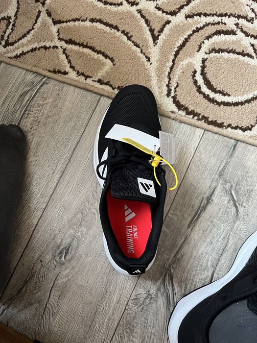 Кроссовки adidas