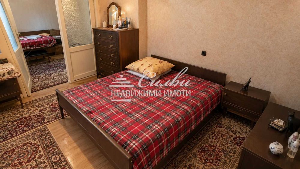 Продава се Къща в Шумен, Военно училище - 192 кв.м за 1875 €/кв.м - Снимка #1