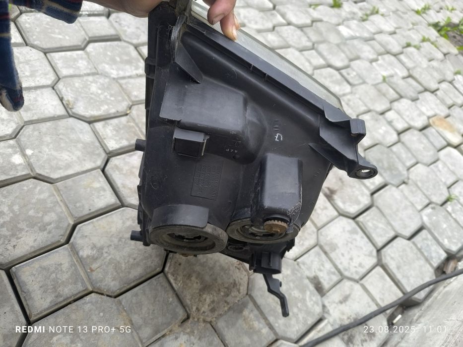 Продам фару Лаэнд Крузер 100правая