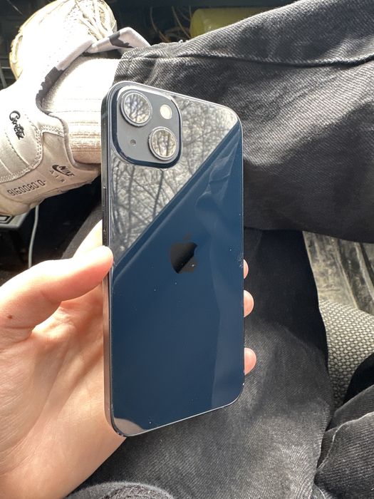 Продам iPhone 13